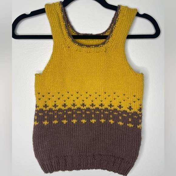 Hand Crafted Tops - Retro handmade knitted tank top